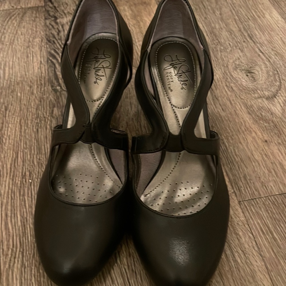 Nine West black shoes